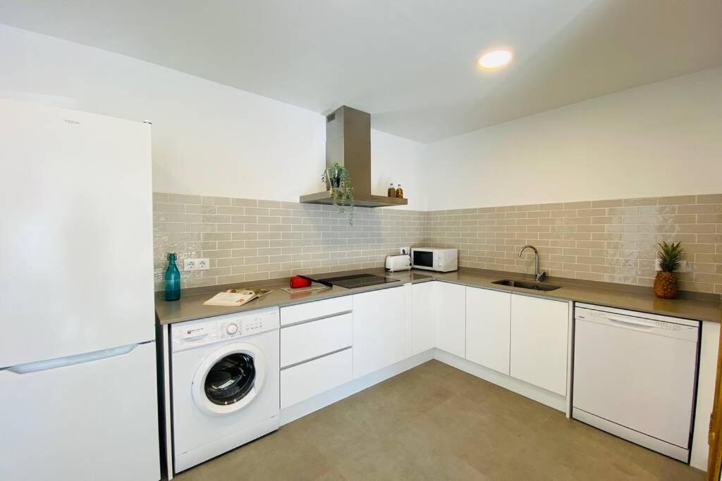 70 M2, Apartamento Cerca De La Playa, Apto Minusvalidos. Roses Buitenkant foto
